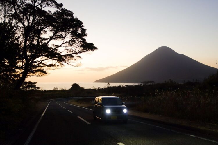 試乗車にはLEDヘッドランプが装備。ビームはハイ／ロー自動切換え式