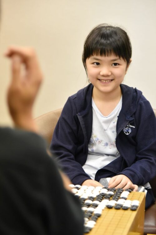 仲邑菫初段は史上最速、中学生で1000万円プレイヤーになるか（時事通信フォト）
