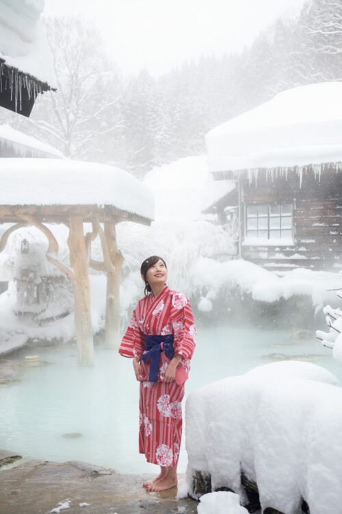 真田かずみアナが地元秋田の秘湯を紹介