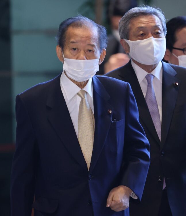 Go Toで感染を拡大させた党幹部の責任も大きい（二階氏＝時事）