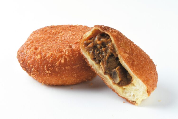 ベーカーズショップ パピオ『黒毛和牛すじ贅沢カレーパン』