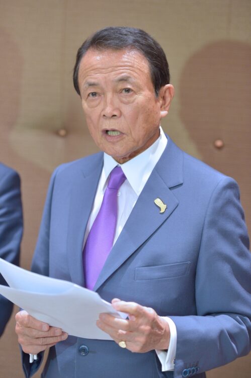 「これは風邪だから、はやり病だから」と楽観視していた麻生太郎・副総理兼財務相（時事通信フォト）