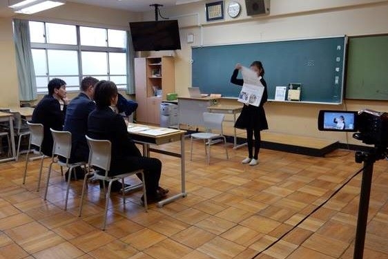 英語でプレゼンする宝仙学園中学校（共学部理数インター）のグローバル入試