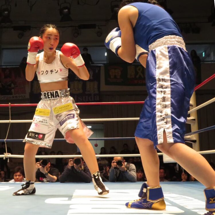 医師の高橋さんは、世界初の女性ボクサーとしてリングに立つ（高橋さん提供）