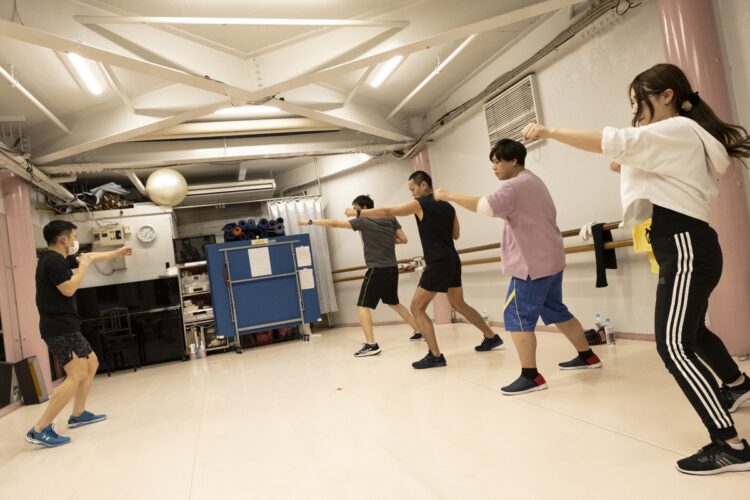 大滝さんのレッスンの様子。老若男女問わず未経験者でもすぐに参加できる