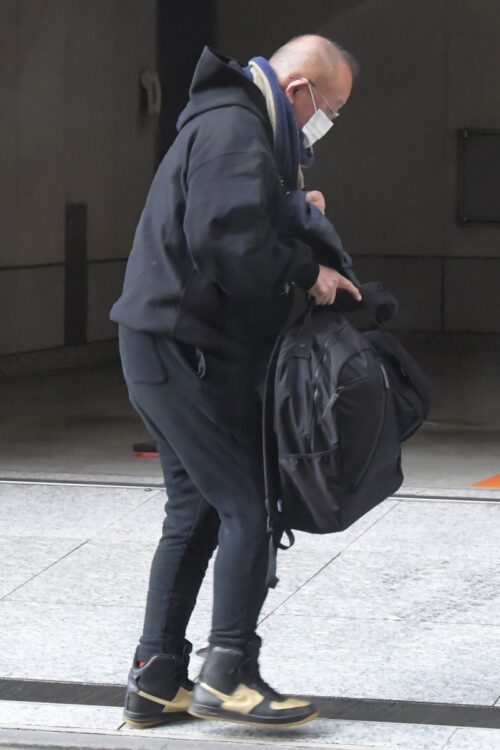 スポーティなスニーカー姿