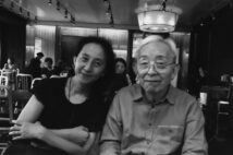 長女・南高まりさん（左）と長谷川和夫氏