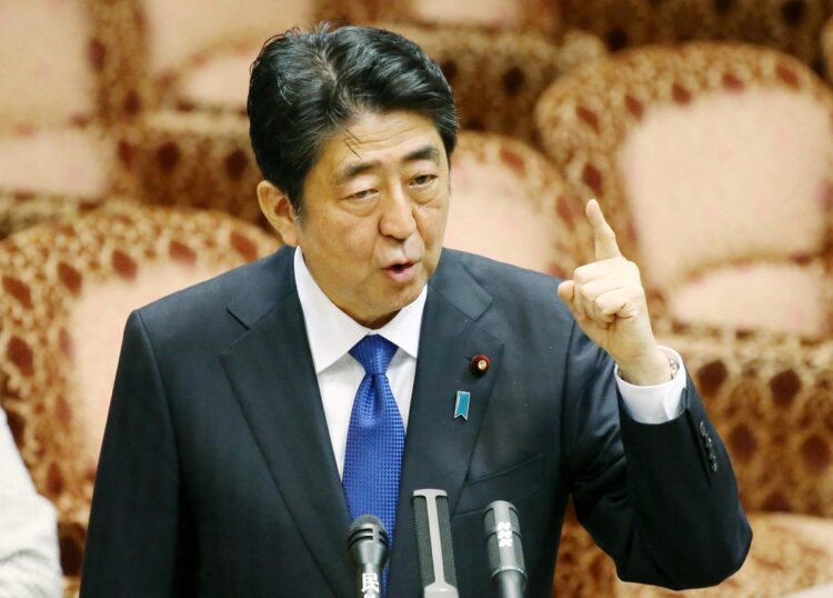 森友問題で苦しい答弁も(時事通信フォト)