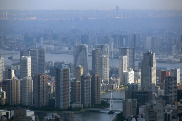 東京・中央区のタワーマンション群（時事通信フォト）