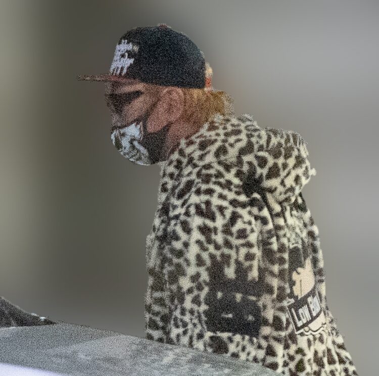 55才にして金髪をなびかせる