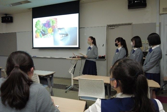 グループでプレゼンスキルを磨く授業も（跡見学園）