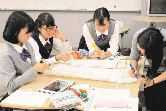 跡見学園は心の軸を鍛えるためのグループ学習を大切にしている