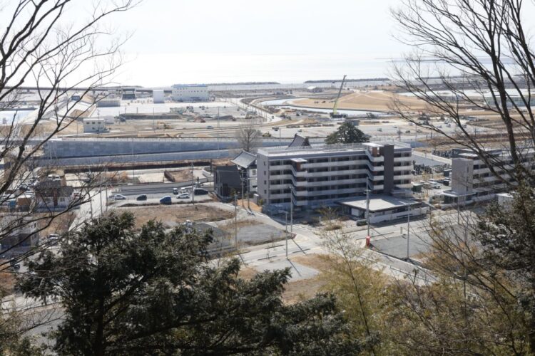 宮城県石巻市の日和山から見た市街。まだ復興は途上だ。