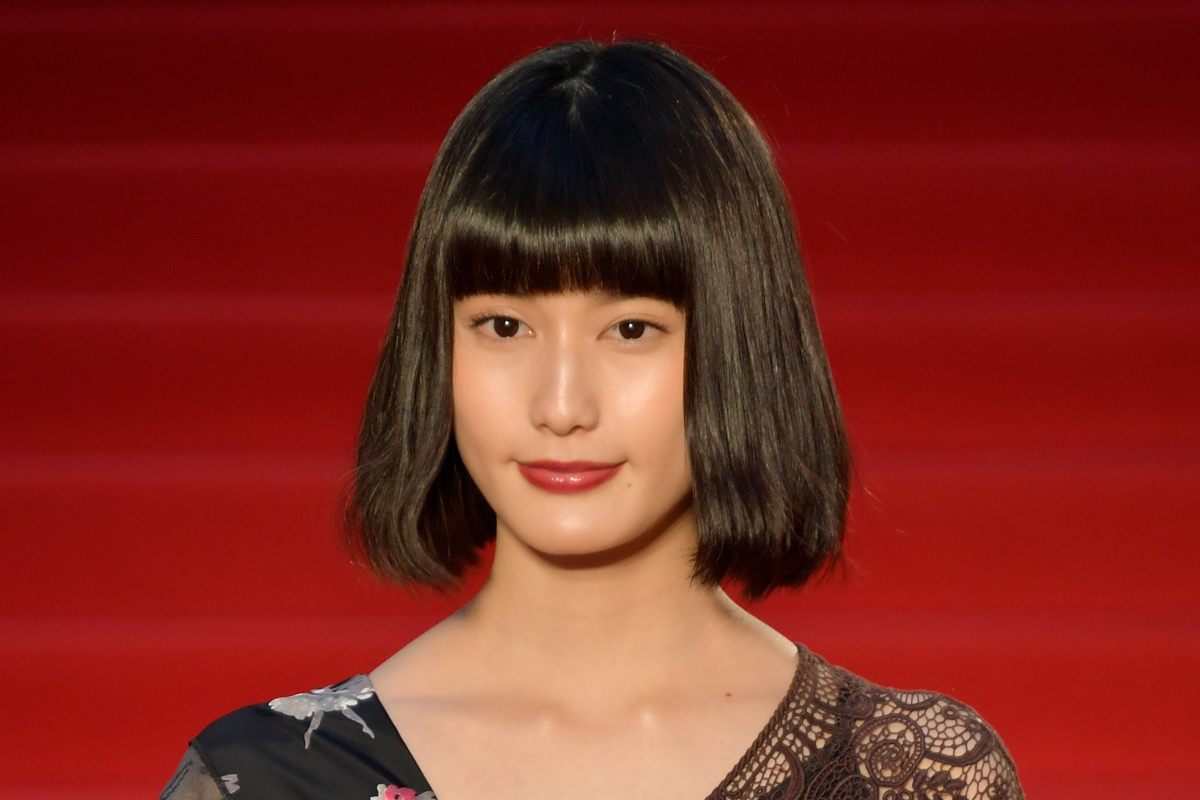 橋本愛 家庭教師のトラコ 遊川和彦氏による立体的脚本の 着地 は決まるのか Newsポストセブン