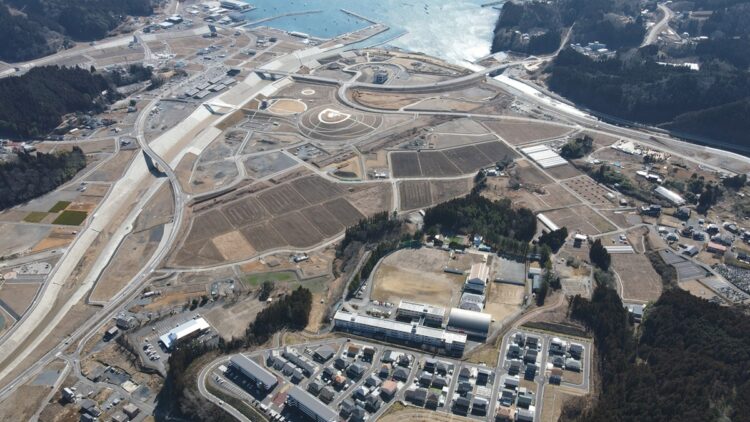 2021年2月25日の宮城・南三陸町。震災後の人口減少で志津川高校の生徒数は以前の半分ほどに(撮影/太田真三)