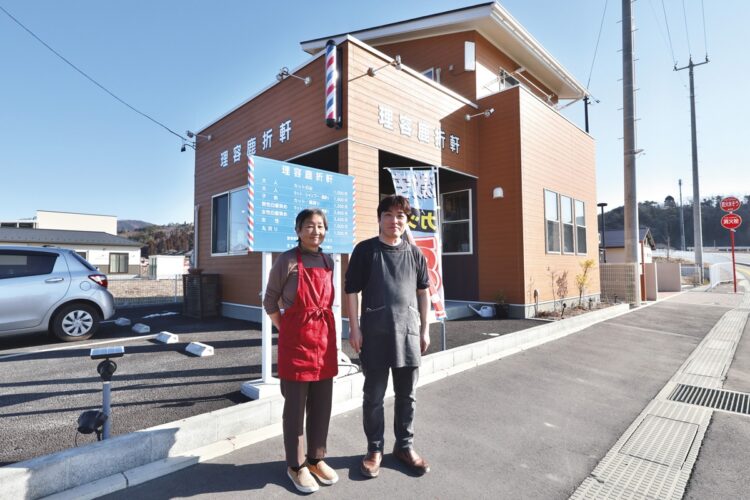 2021年2月12日、宮城・気仙沼市。「理容 鹿折軒」は昨年、元の土地で再び営業を開始