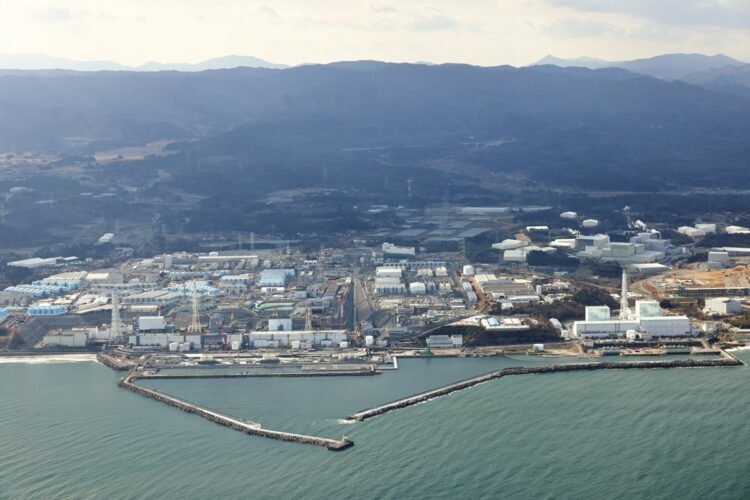 2021年2月11日の福島第一原発。1000基を超える汚染水の貯蔵タンクが増設された（撮影／太田真三）