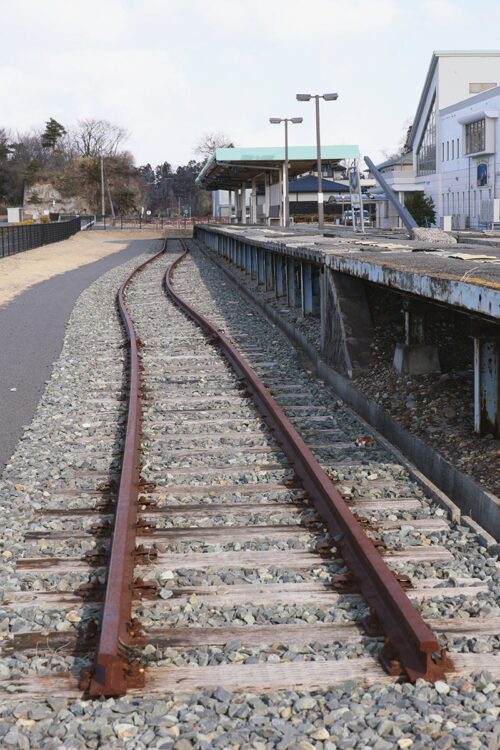 「線路のレールも押し曲げた大津波の脅威」／旧野蒜駅（宮城・東松島市）