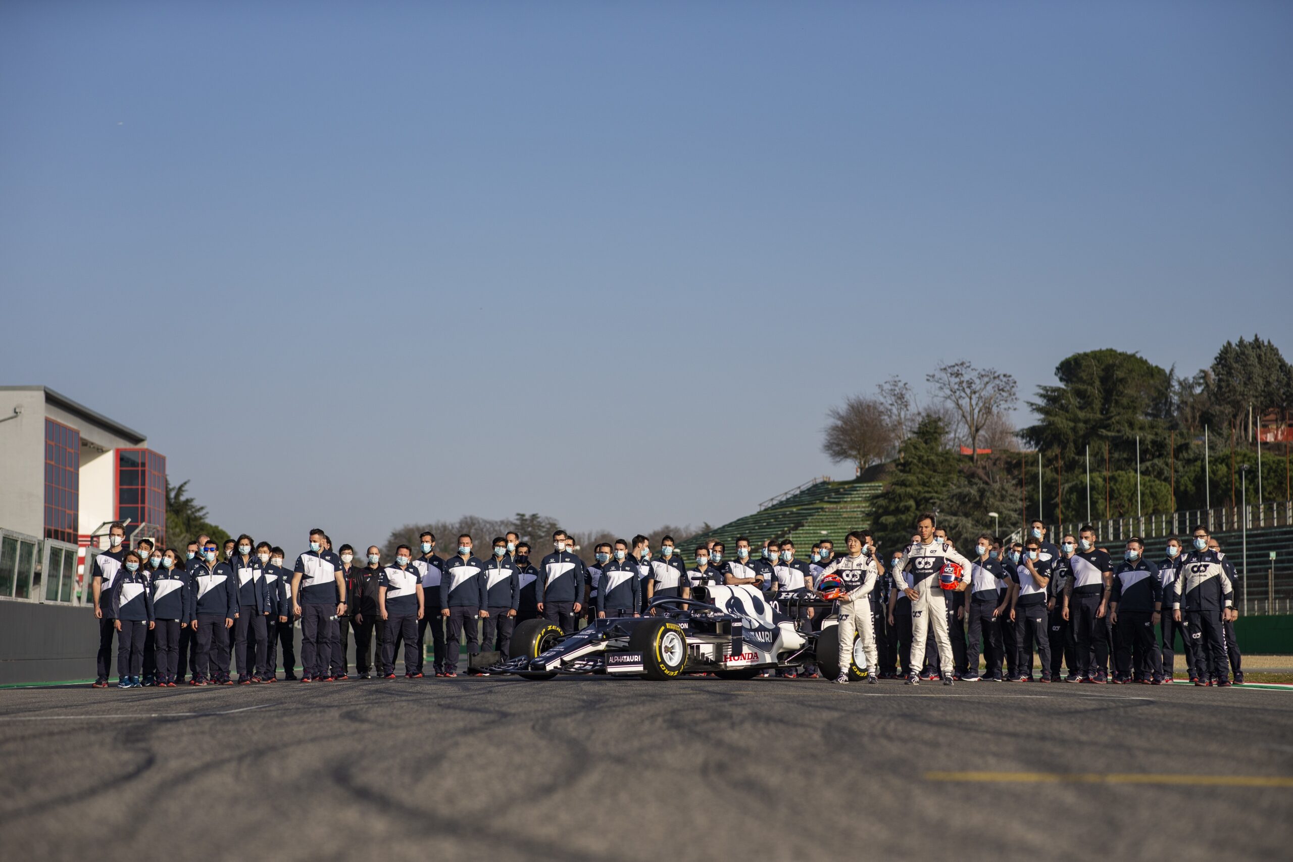 F1女性スタッフ 