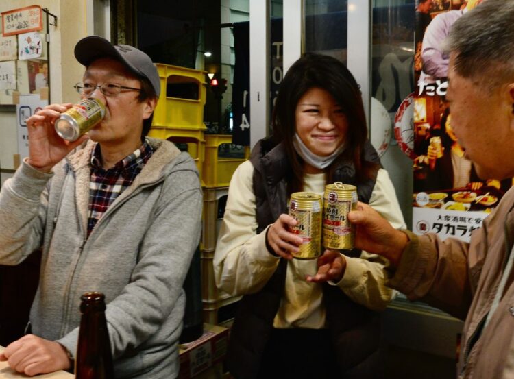 「ホッと息抜きできる店」と通う女性常連客の姿も