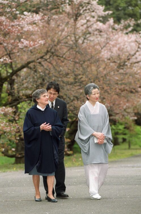 大統領夫人と（時事通信フォト）