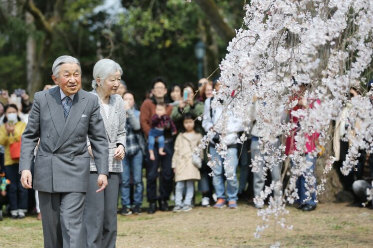 退位前に