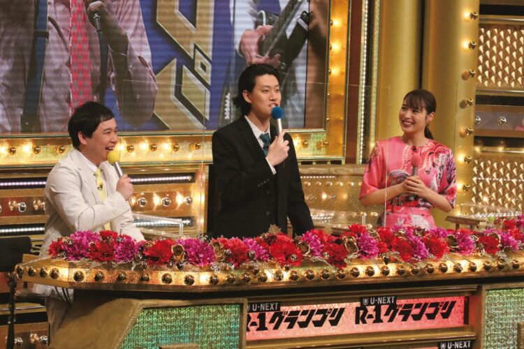 新MCの霜降り明星と広瀬アリス