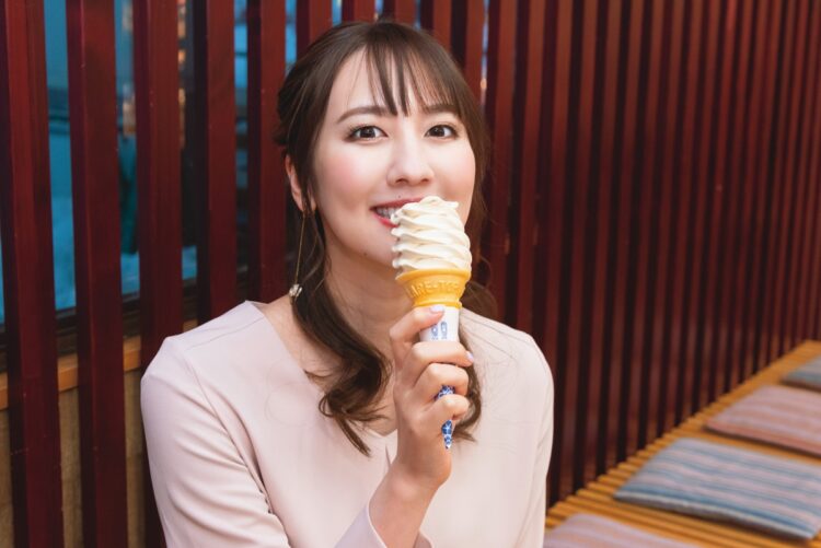 お菓子のくらた(仙北市角館町雲然山崎42-1「安藤醸造北浦本館」内)。元祖しょうゆソフトクリーム350円