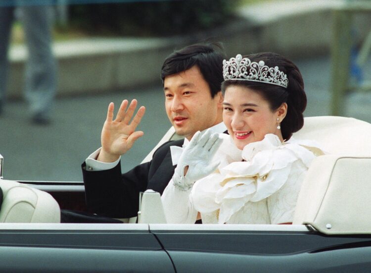 天皇・皇后、秋篠宮夫妻も成婚までに長い“準備期間”があった（時事通信フォト）