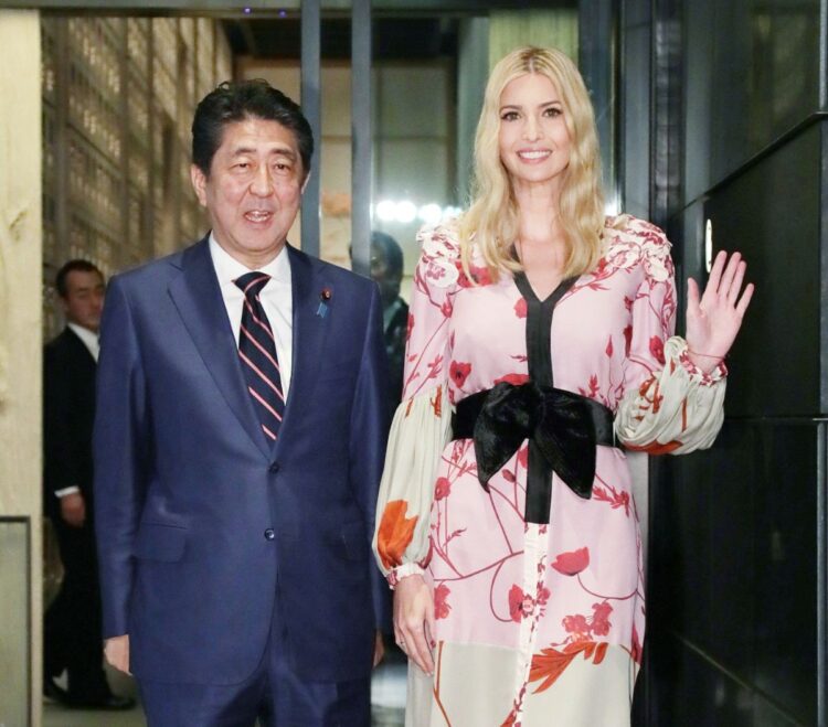 イバンカ トランプ 父の弔い合戦 を支える地盤 看板 鞄 Newsポストセブン Part 2 イバンカ トランプ 父の弔い合戦 を支える地盤 看板 鞄 Newsポストセブン Part 2