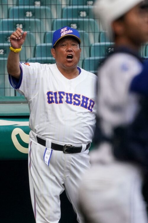 県立岐阜商業の鍛治舎巧監督（写真）と明徳義塾の馬淵史郎監督は、どう出る