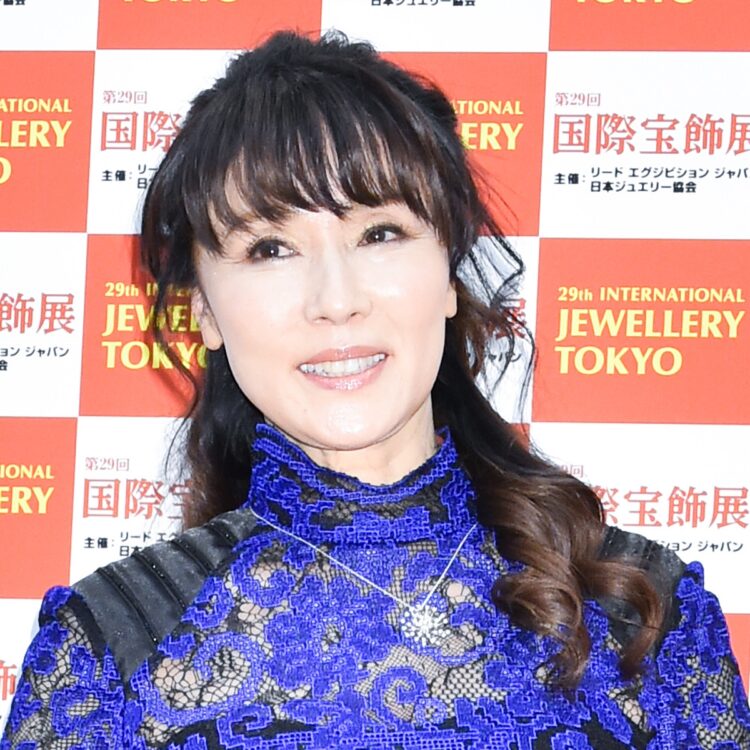 浅野ゆう子（60才）