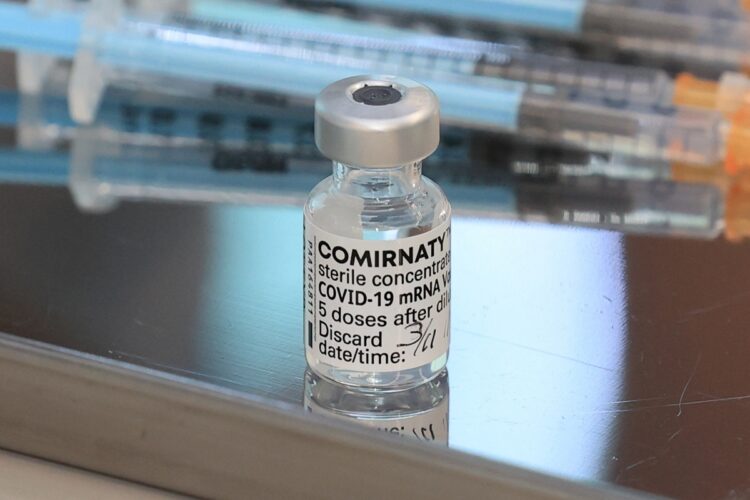 大量に捨てられている新型コロナワクチン（時事通信フォト）
