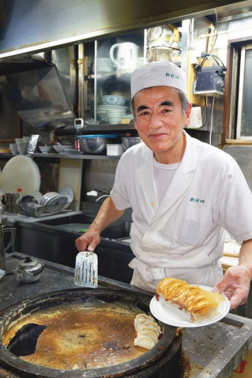 「餃子以外も、ニラレバはスタミナがつき、お酒のアテにぴったりです」（3代目店主・馬道〈うまみち〉仁氏）