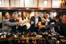 コロナ自粛で飲み会中止を喜ぶ声が続々 出費減で貯蓄額アップにも寄与
