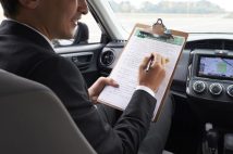 「今でも劣等感が…」教習所に通ったけど運転免許を取れなかった人たちの苦悩