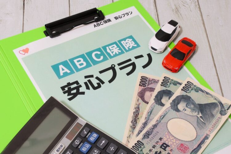 年間8万円超の高額負担となっている自動車保険料