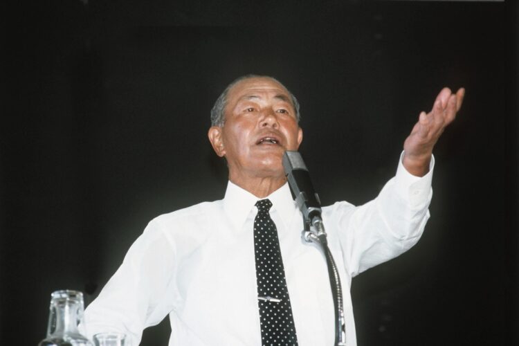 田中角栄は1972年の総裁選で福田を下し、総理の座に就く（時事通信フォト）