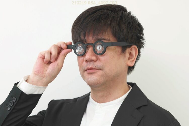 高い効果が期待されるのは子どもだが、データでは大人への効果も得られた(協力/窪田製薬)