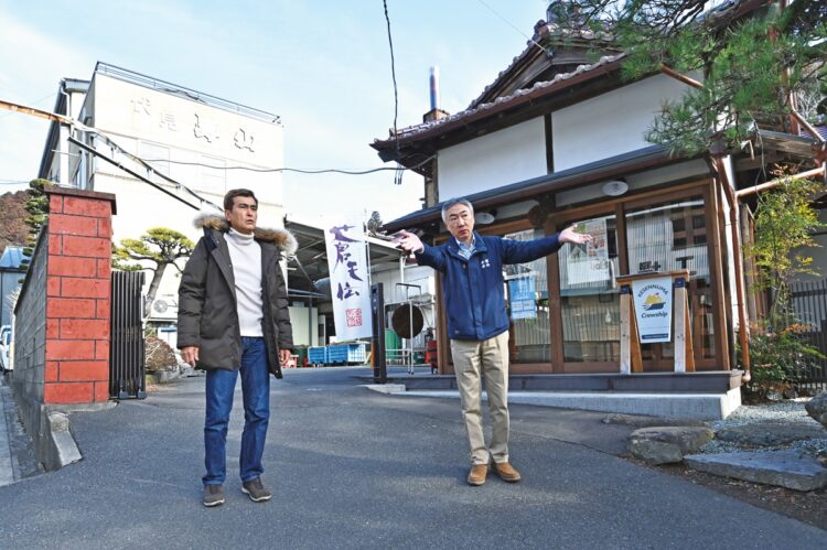 明治三陸地震(明治29年=1896年)の津波被害を免れた場所に蔵は建てられている
