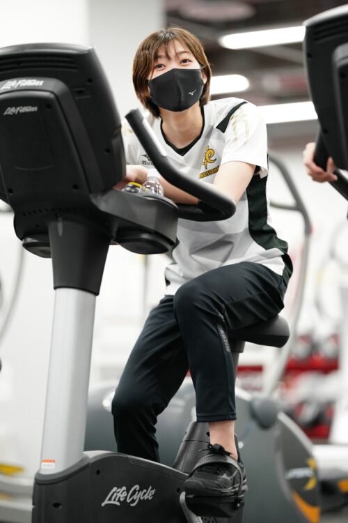 壮絶な闘病生活を続け、2021年2月26日はジムトレーニングも本格化させていた（時事通信社）