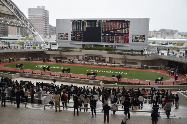 今年の舞台は阪神競馬場