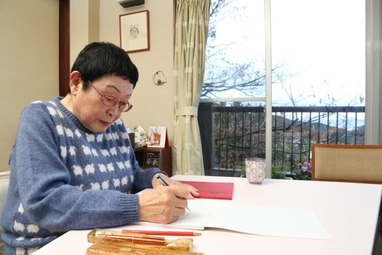 熱海の自宅で最期まで執筆を続けた。近所の住民によれば、木の伐採をするときも「すべて切らずに、気が死なないようにしてほしい」と頼むなど、自然を大切にしようととする姿が印象的だったという