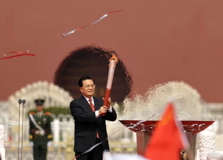 冬季北京五輪まであと1年を切った（写真は2008年、胡錦濤国家主席／AFP＝時事）