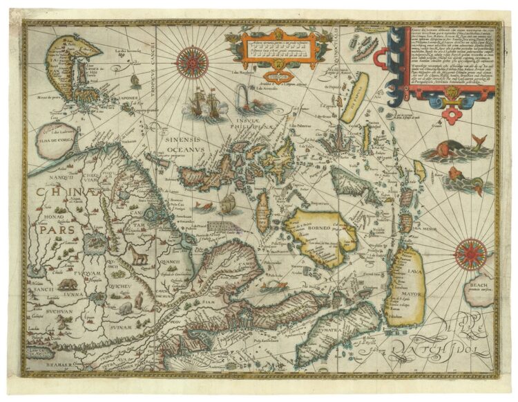 1595年頃、オランダ人のリンスホーテンによる『東方案内記』に収録された「東アジア図」の一部。日本は東日本が省かれたドラード型をしている。主要港、布教拠点、銀山などが記されている。この本はヨーロッパ各地で出版され、西洋諸国の東アジア進出に寄与することになった
