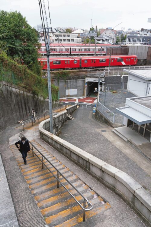 茗荷谷の庚申坂（春日通りの信号「茗台中学校前」を西に入る）