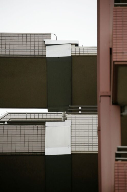 2015年に杭打ち偽装で「傾斜」が問題になったマンション（神奈川県横浜市／時事通信フォト）