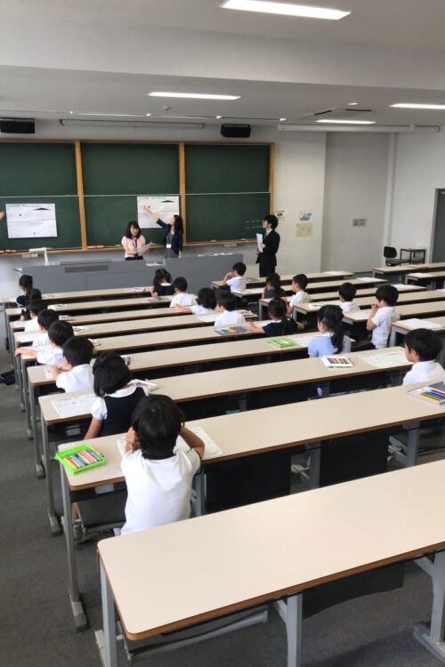 小学受験統一模擬試験の様子（慶應日吉）