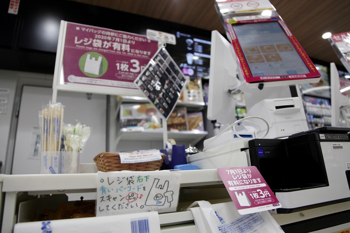 プラスチック食器有料化 60代のコンビニ店主は うんざりだよ と嘆息 Newsポストセブン