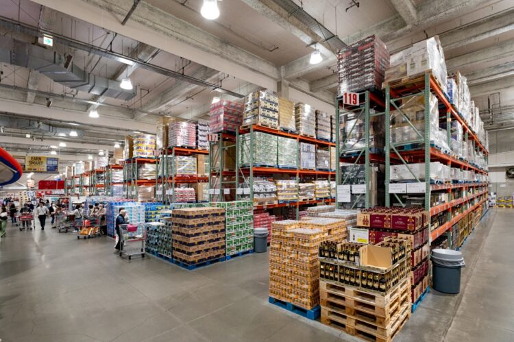 倉庫店面積約4200坪、取扱商品約3500種類